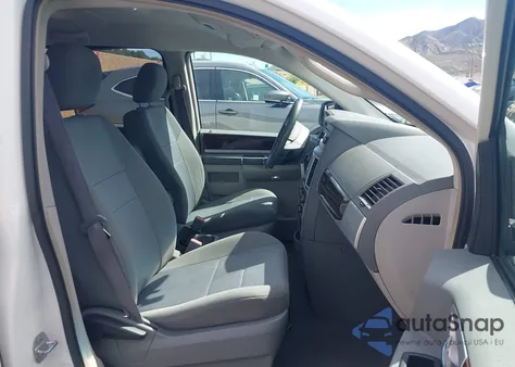 2010 Chrysler Town & Country Touring z USA, uszkodzony, nr VIN 2A4RR5D18AR198647